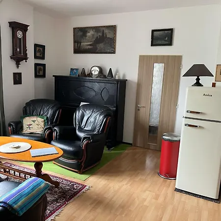 Antique Charm 2 Bedroom Apartmán