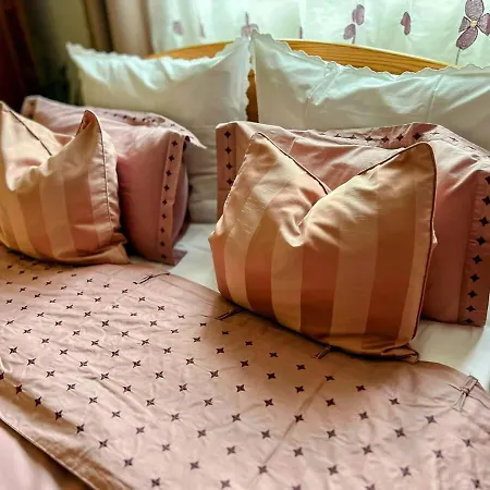 Antique Charm 2 Bedroom Apartmán *