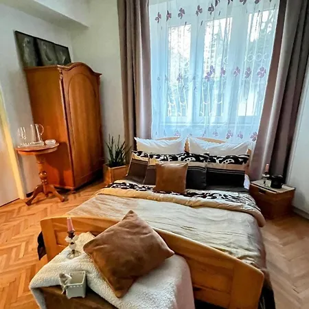 Antique Charm 2 Bedroom Apartment Prague